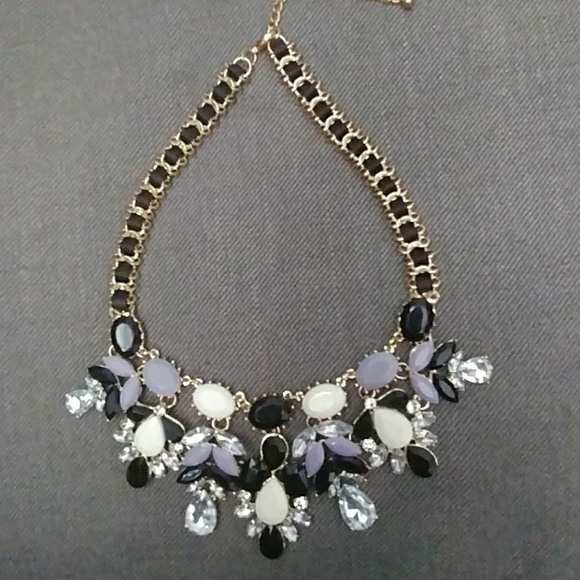 💥💥LAST DROP NWOT Statement necklace! - Picture 5 of 8